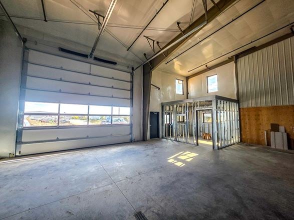 Industrial Warehouse Suites Near E Mall Dr