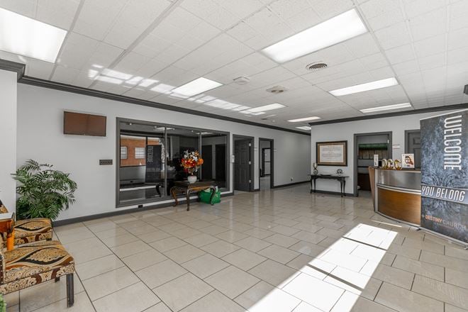 Office/Retail Building on Brainerd Rd ± 8,816 SF