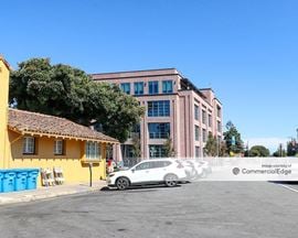 250 California At Burlingame Station