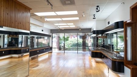 Retail space for Sale at 7520 Perkins Road in Baton Rouge