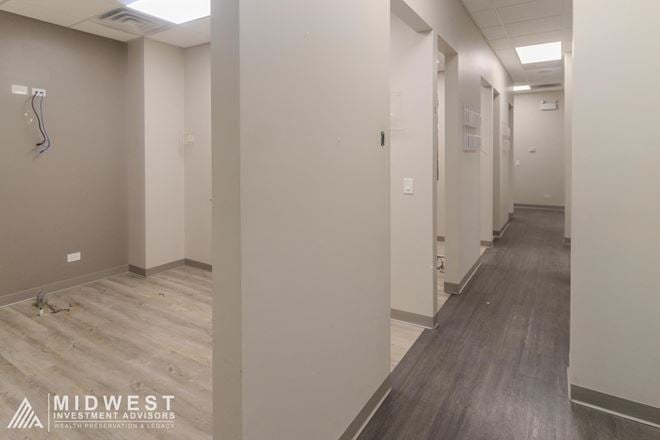 5230 S. Blackstone Ave - | 2,120 SF
