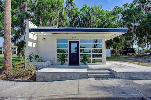 Waterview Standalone Building in Historic Downtown Palatka
