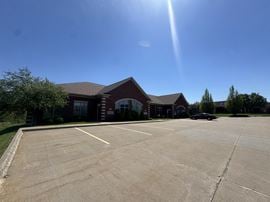 3285 Utica Ridge Rd, Bettendorf