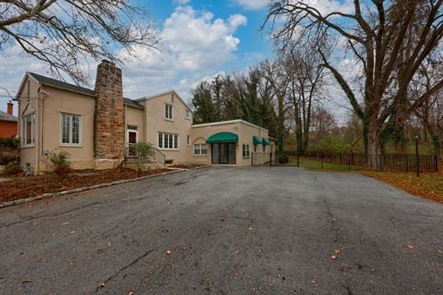 1755 Lincoln Hwy E