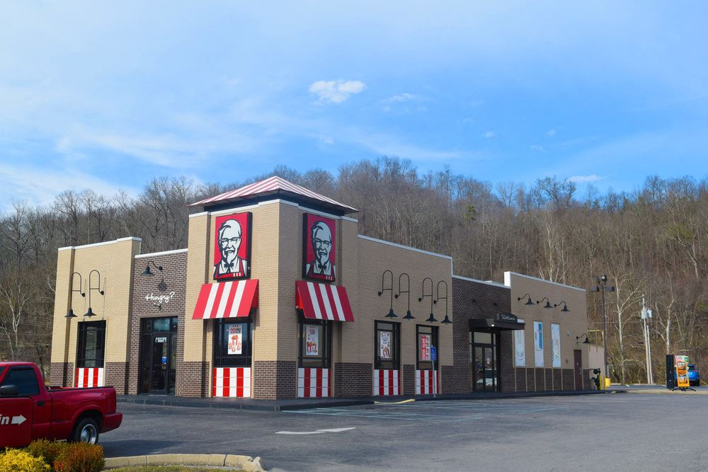 KFC Eastern KY 615 North Mayo Trail, Paintsville, KY Retail Building