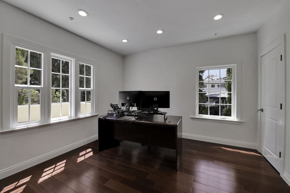 1112 N Sherbourne Dr