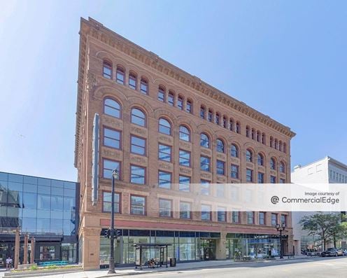 The Avenue - 275 West Wisconsin Avenue