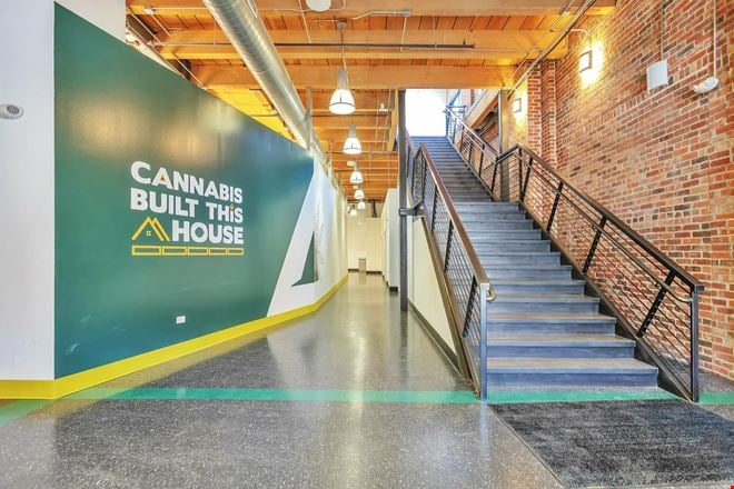 Retail / Office Flex Space On Broadway