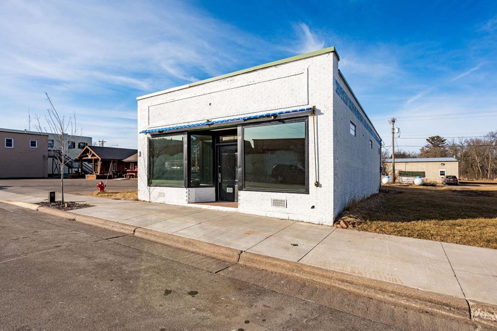 Solid Retail Location|113 W 7th Ave Floodwood, MN 55736