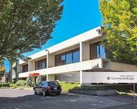 Lloyd Corporate Plaza
