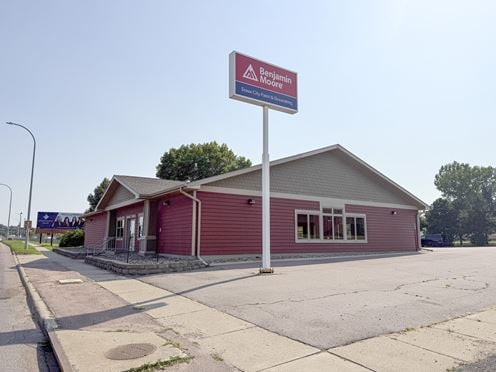 Strategically Positioned Retail Building on Hamilton Blvd