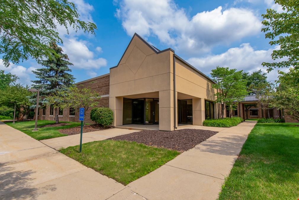 Courtyard Building - Valley Ranch Business Park