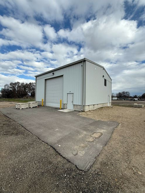 1,600 SF Industrial Building