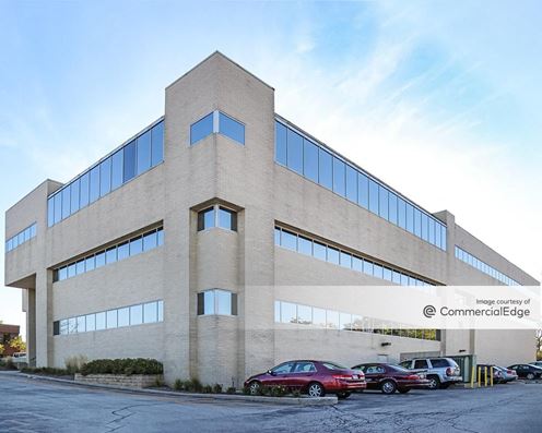 933 North Mayfair Road