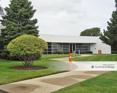 Photo of commercial space at 7420 North Lehigh Avenue in Niles