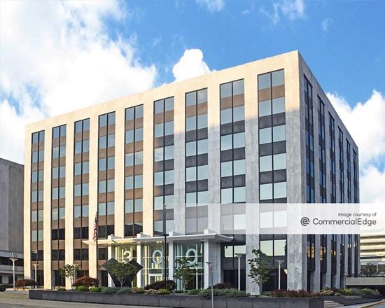 300 Ottawa Avenue NW