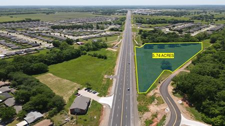 Photo of commercial space at US-77 & SW 8th St in Noble
