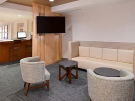 Holiday Inn Express & Suites Parkersburg Mineral Wells