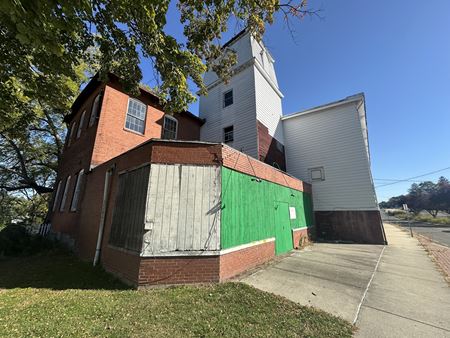 Photo of commercial space at 501 Middle Tpke East in Manchester