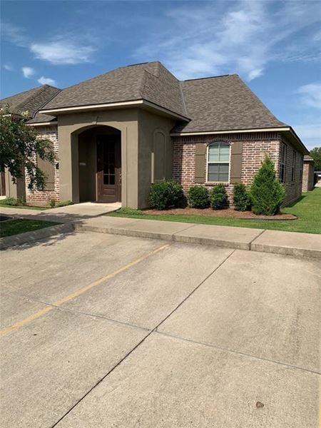 Office space for Sale at 1000 Chinaberry Dr in Bossier City