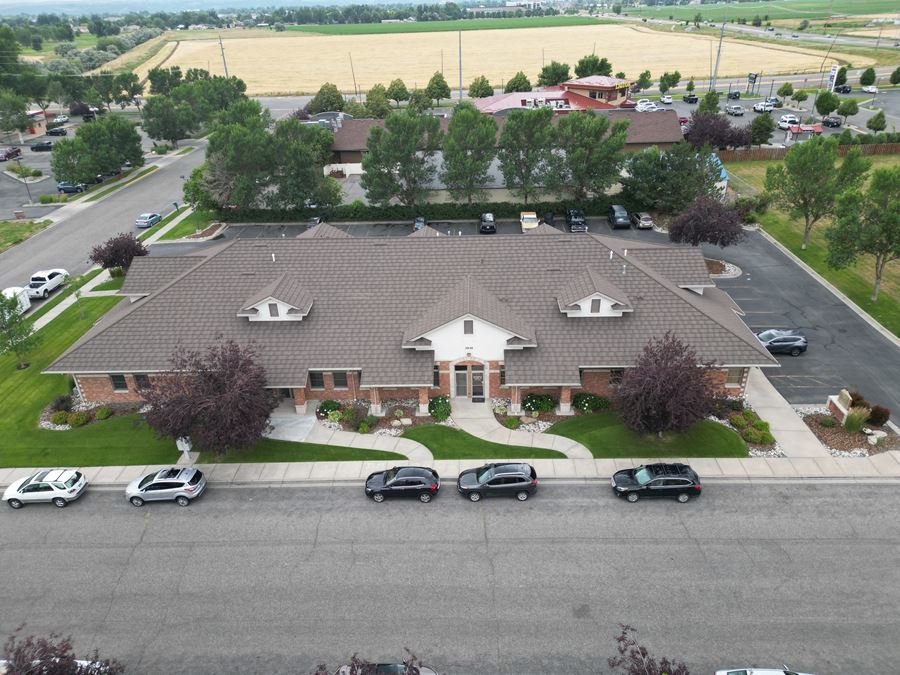 Unit A - Country Manor Building