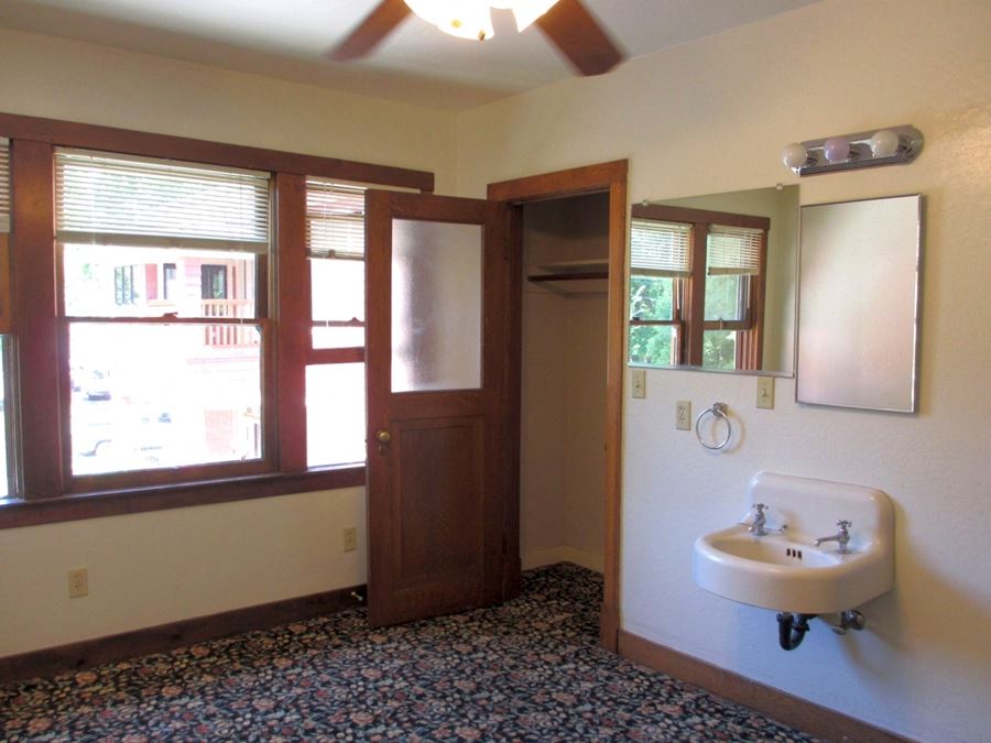 330 W 4th Street