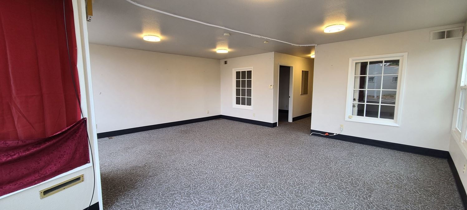 Endcap Retail or Office Space - First Month Rent Free!