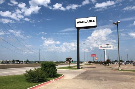 Retail Commercial Building in North Richland Hills - North Richland Hills