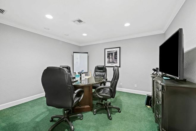 2211 Davie Blvd