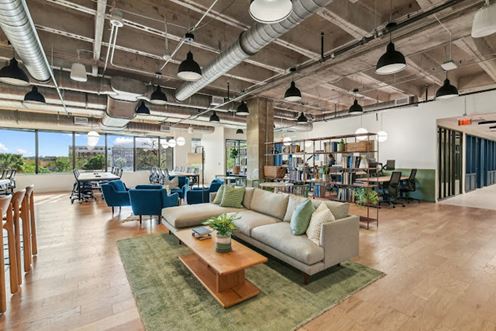 Common Desk - Travis Park Plaza