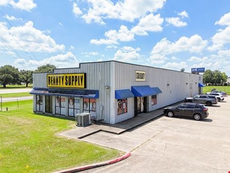 Retail space for Sale at 1819 NW Evangeline Thwy in Lafayette