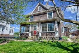 832 S Main St