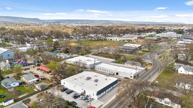 Office/Warehouse on Dodds Ave