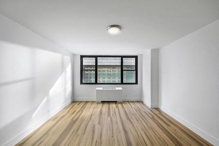 330-512  Space Photo Gallery 4