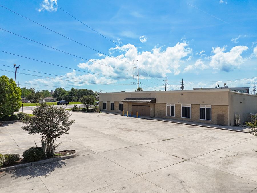 ±9,180 SF Freestanding Retail Space Fronting Airline Dr