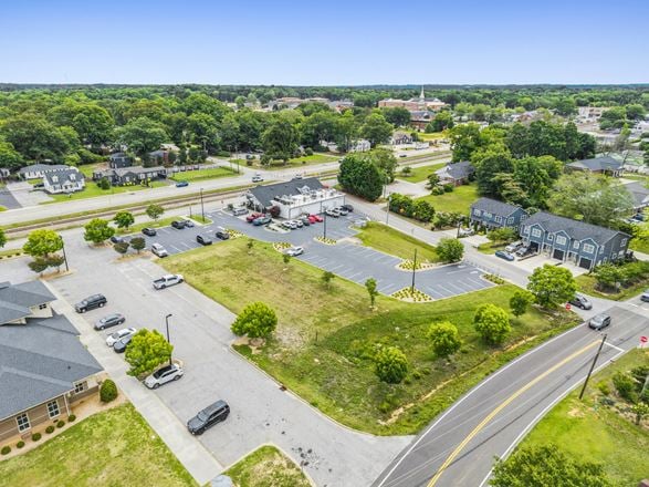 305 N Main St
