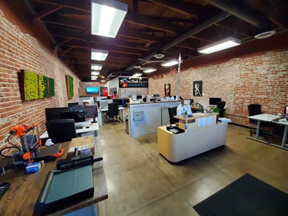 Pro Desk Space