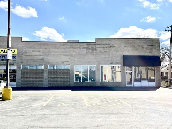4609-4621 W Belmont Ave