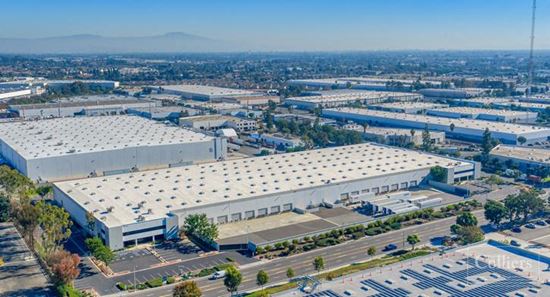 220,000 SF Excellent Distribution Building For Lease