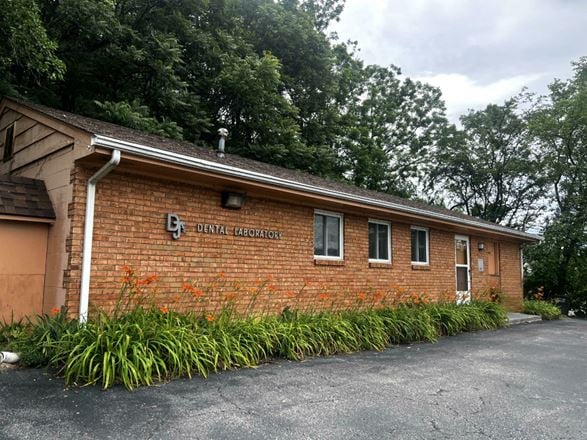 Freestanding Salem Office | 1,000 SF