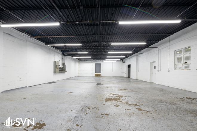 Warehouse with Secure Yard For Lease