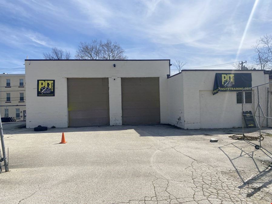 9,086 SF | 3801 Ridge Avenue | Warehouse With Six Loading Docks For Lease