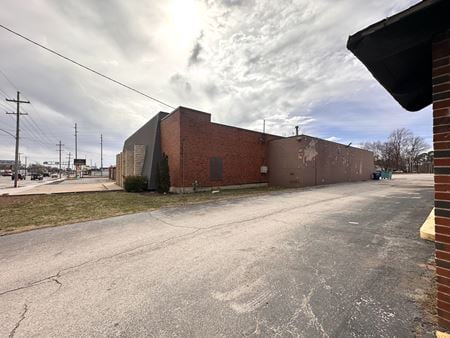 Photo of commercial space at 801 S Glenstone Ave in Springfield