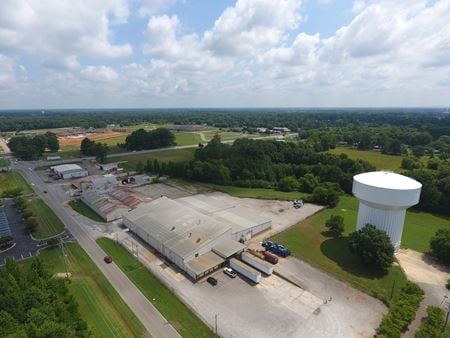 Industrial space for Rent at 15894 Lucas Ferry Road in Athens