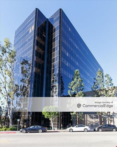 Office space for Rent at 11611 San Vicente Blvd in Los Angeles
