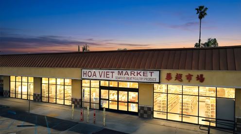 Hoa Viet Market