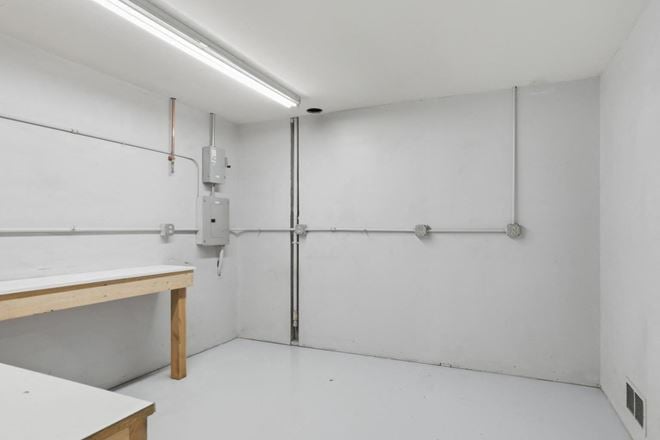 Industrial flex Space for Lease in Newburyport Seacoast Business Park
