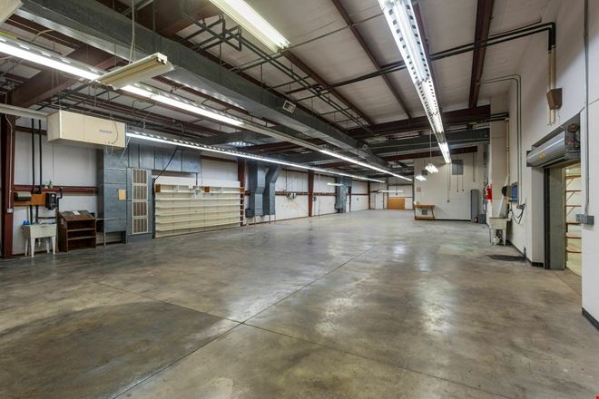 FOR LEASE – ±16,594 SF Industrial Flex Space | High-Visibility Rt. 42 Location