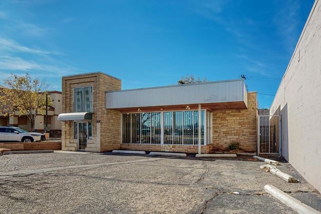 Fully Remodeled High Traffic Retail with Showroom & Vault