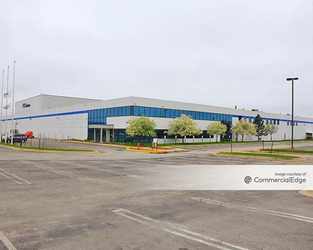Photo of commercial space at 485 East Lies Road in Carol Stream